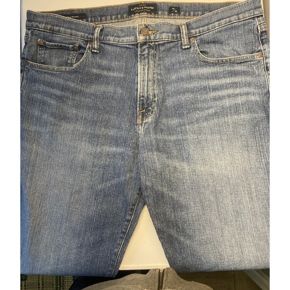 Lucky Brand  Blue Straight 221 Original Mid Rise Medium Wash Men's 38 x 32 - Picture 1 of 7